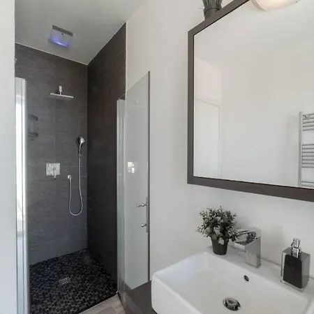 Apartment NEW LUXURY APPARTAMENTO 50 mt DAL MARE Rimini