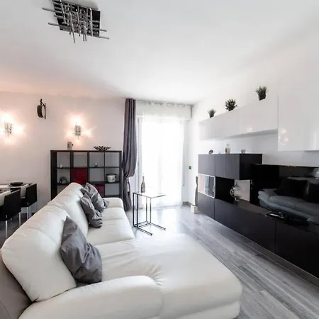 NEW LUXURY APPARTAMENTO 50 mt DAL MARE Apartment
