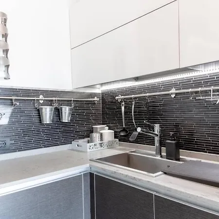 Apartment NEW LUXURY APPARTAMENTO 50 mt DAL MARE Rimini
