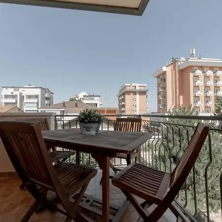 Apartment NEW LUXURY APPARTAMENTO 50 mt DAL MARE