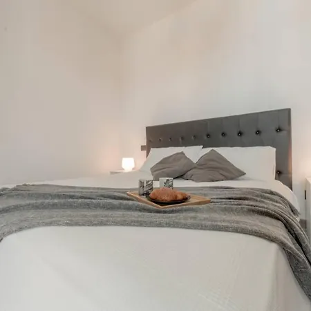 Apartment NEW LUXURY APPARTAMENTO 50 mt DAL MARE *
